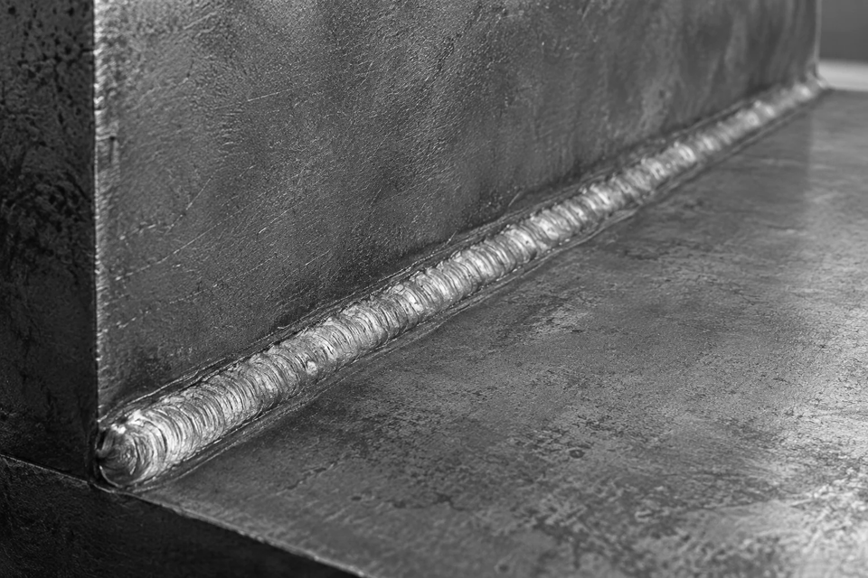 Cinco detalles de uniones soldadas en blanco y negro